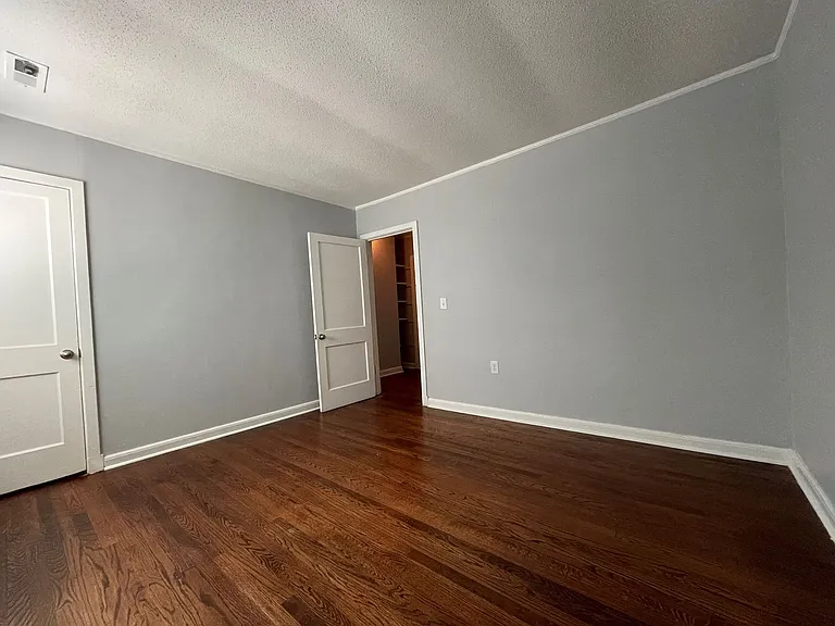 Dolphin Apartments — Photo 10