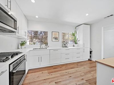 6926 Cedros Ave, Van Nuys, CA, 91405