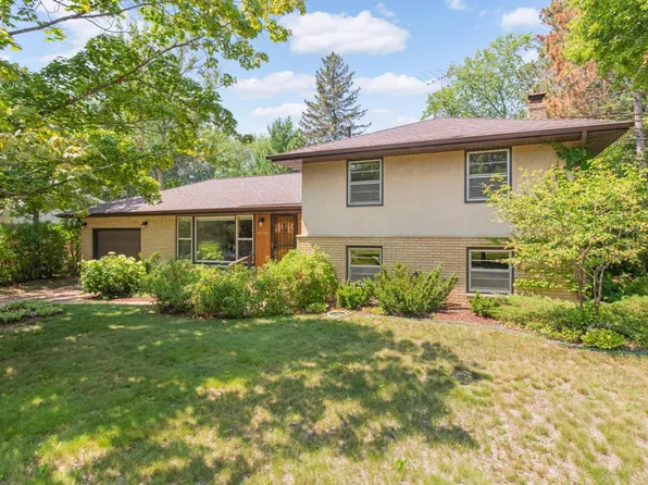 6776 7th St NE, Fridley, MN 55432