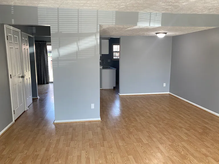 3470 Sunbury Ln — Photo 3