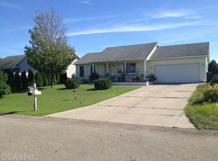14300 Aspen Vale Dr, Holland, MI 49424