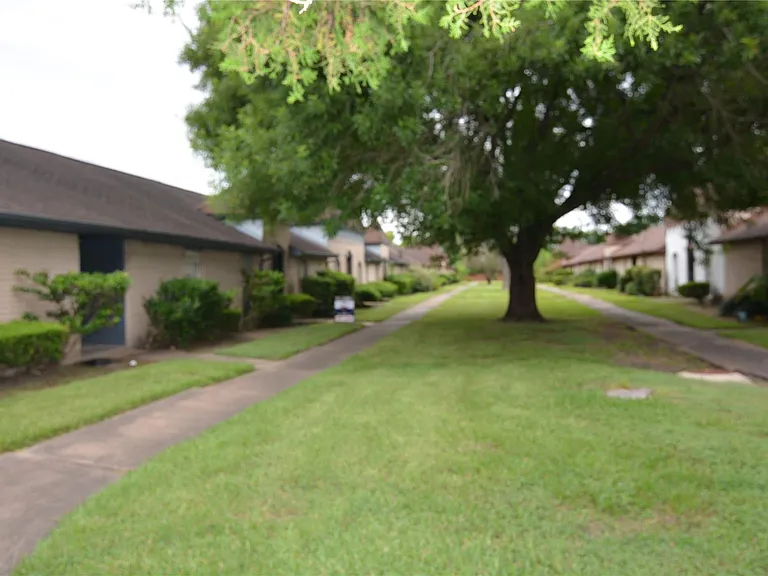 7104 Jetty Ln — Photo 2