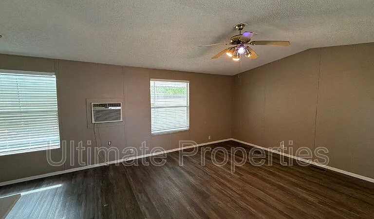 2067 E Charleston Ave — Photo 3