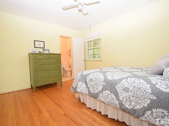 4th image of 19 Winthrop Ct