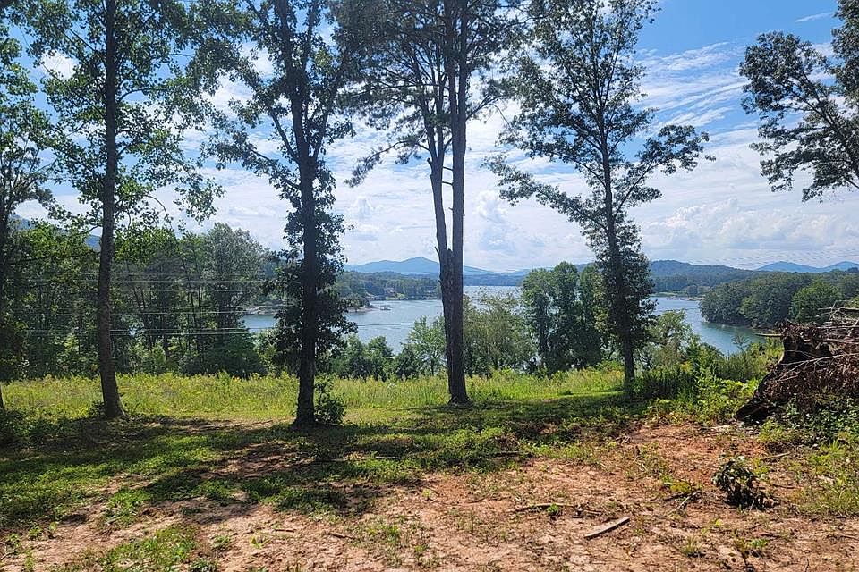 1st image of 11 Quiet Waters Dr