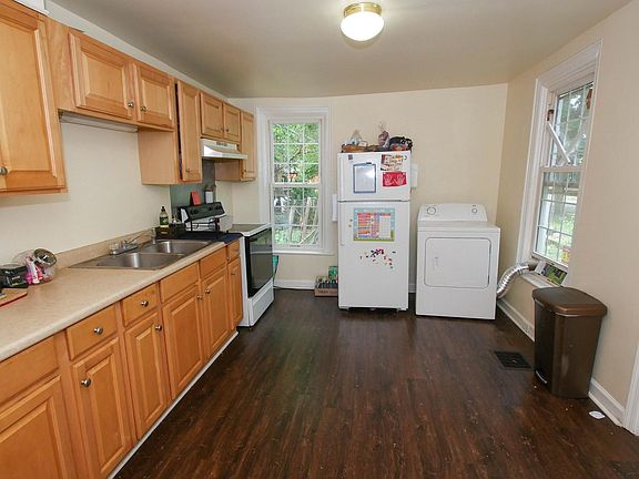 3rd image of 410/412 W Washington St