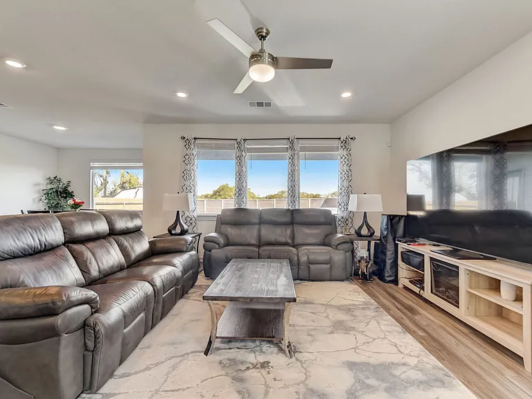 109 Cupreata Ln — Photo 11