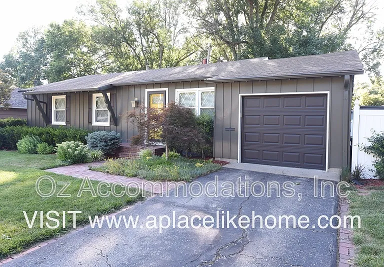 8870 Westbrooke Dr — Photo 2