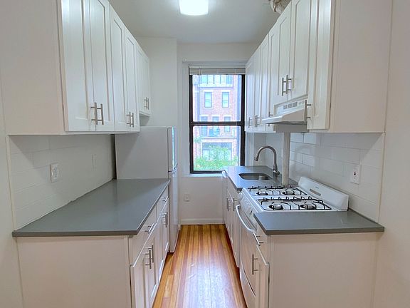 5th image of 267 W 70th St #3C