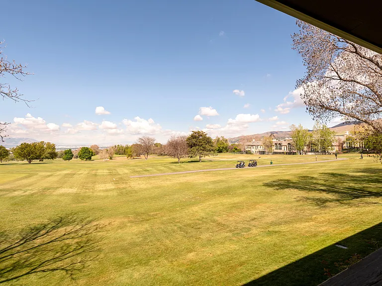 1038 S Oak Hills Way — Photo 35
