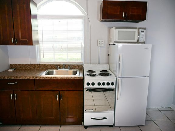 3rd image of 1721 NW 187th St #1