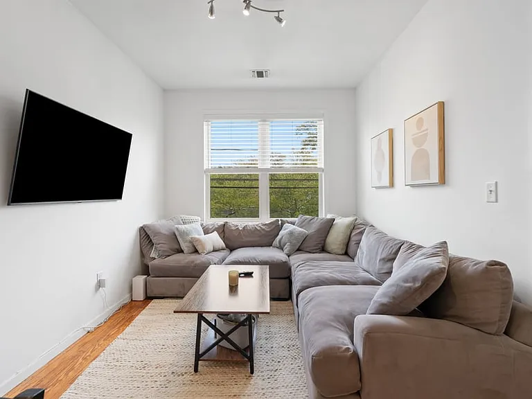 22 Willowdale Ave #2 — Photo 10
