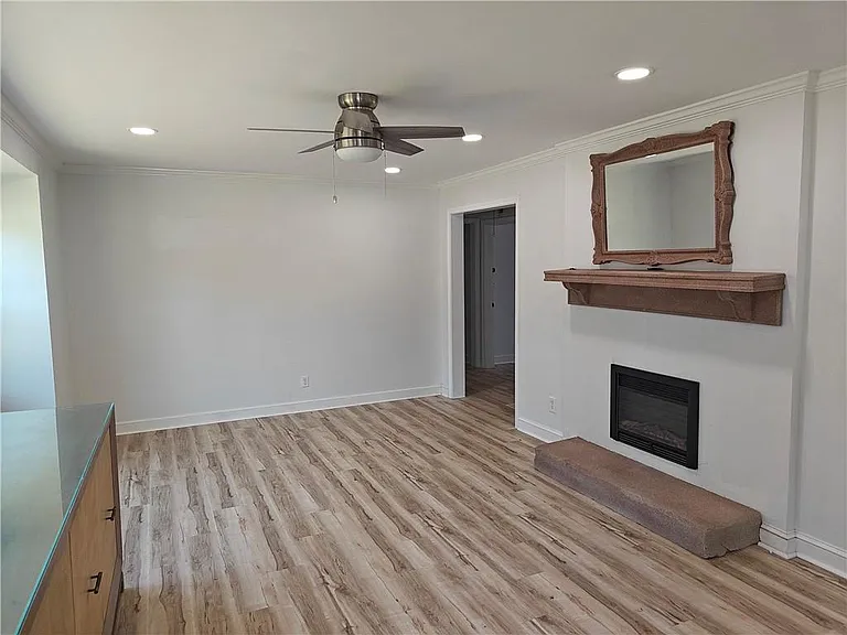 810 Wesleyan Dr — Photo 2