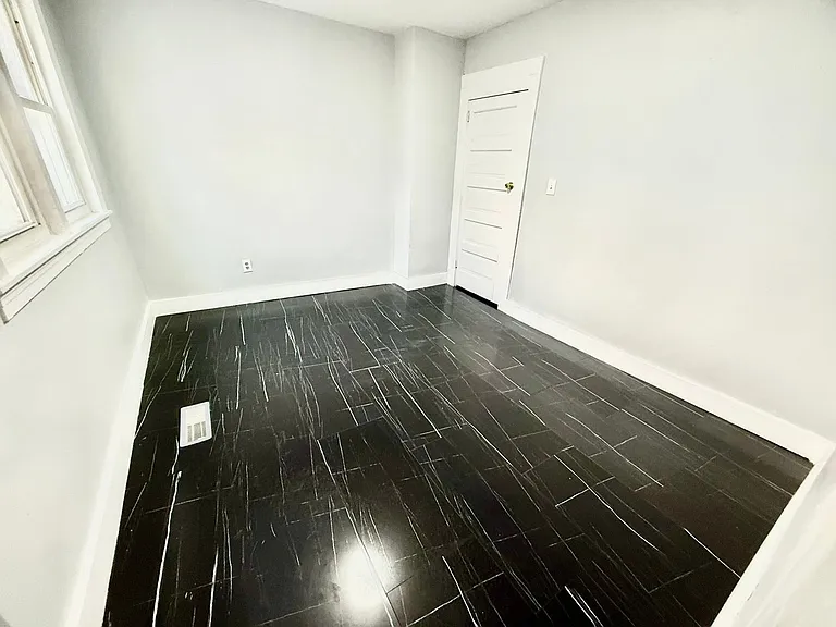 1150 Bailey Ave — Photo 7