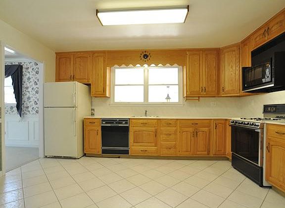 4th image of 303 Darwin Dr