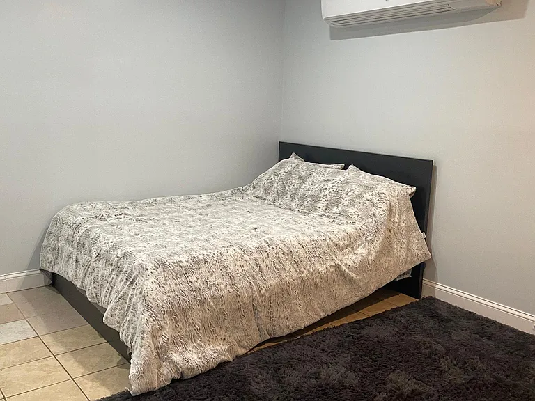 164 Bridgham St #1R — Photo 8
