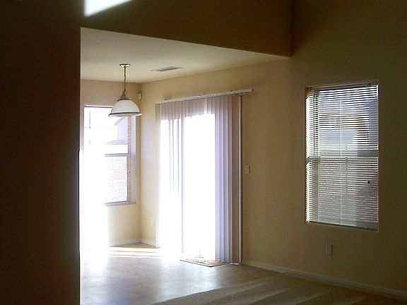 great room to eat in kitchen area