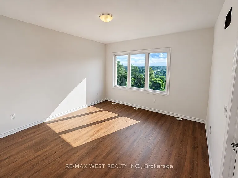 15 Inverary Cres — Photo 17