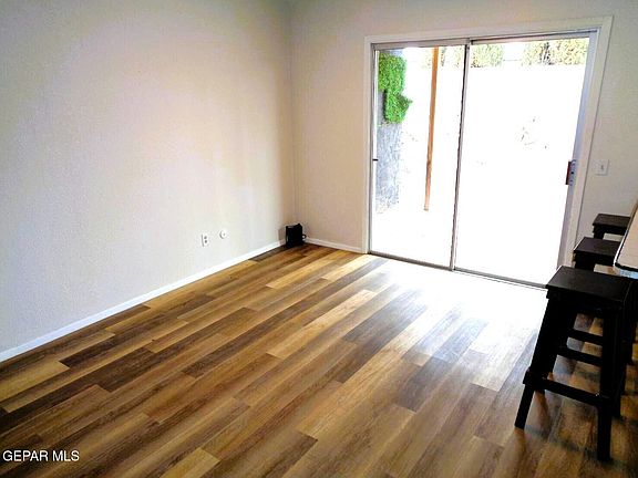 5th image of 10405 Ashwood Dr #B