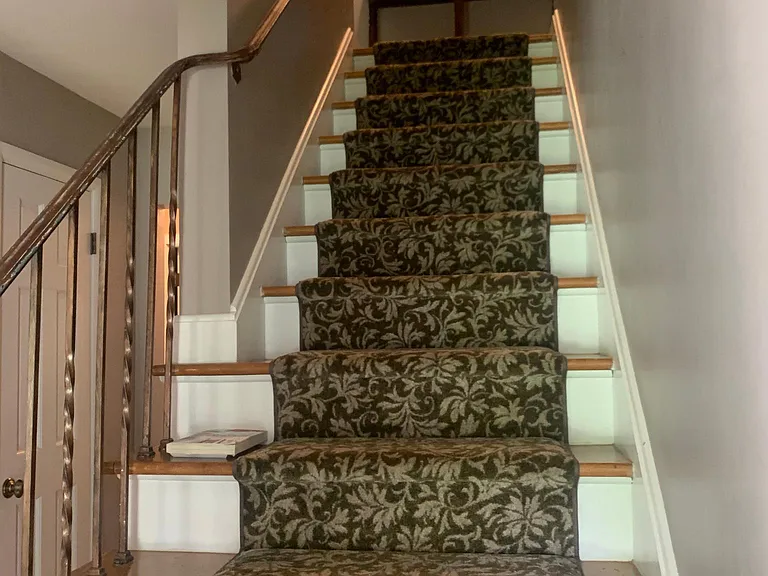 Front staircase (center hall)