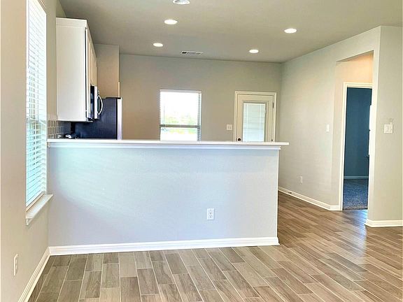 4th image of 152 Old Stagecoach Rd