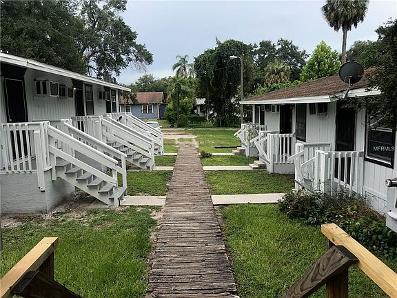 3rd image of 404 W Amelia Ave