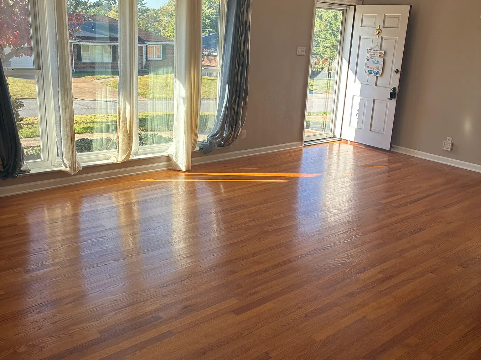 3 bed, 1.5 bath, 1850 sqft, $2,400 — Photo 2