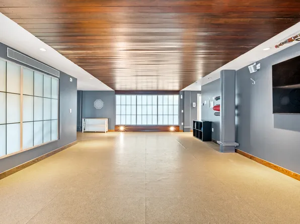 200 East 11th Street image 10 of 14