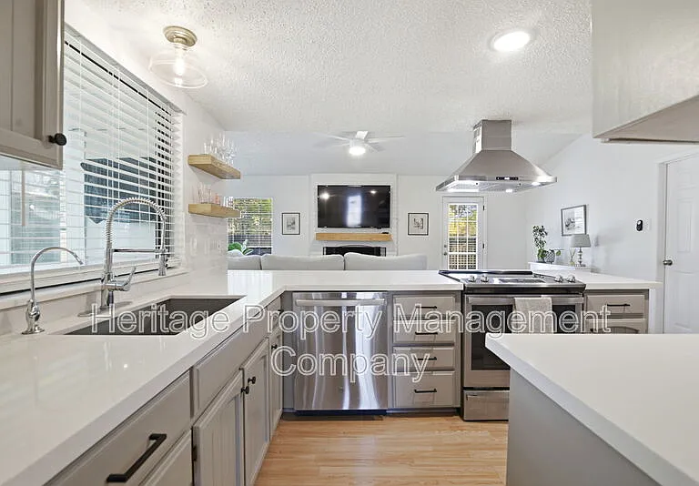 13402 Langtry St — Photo 9