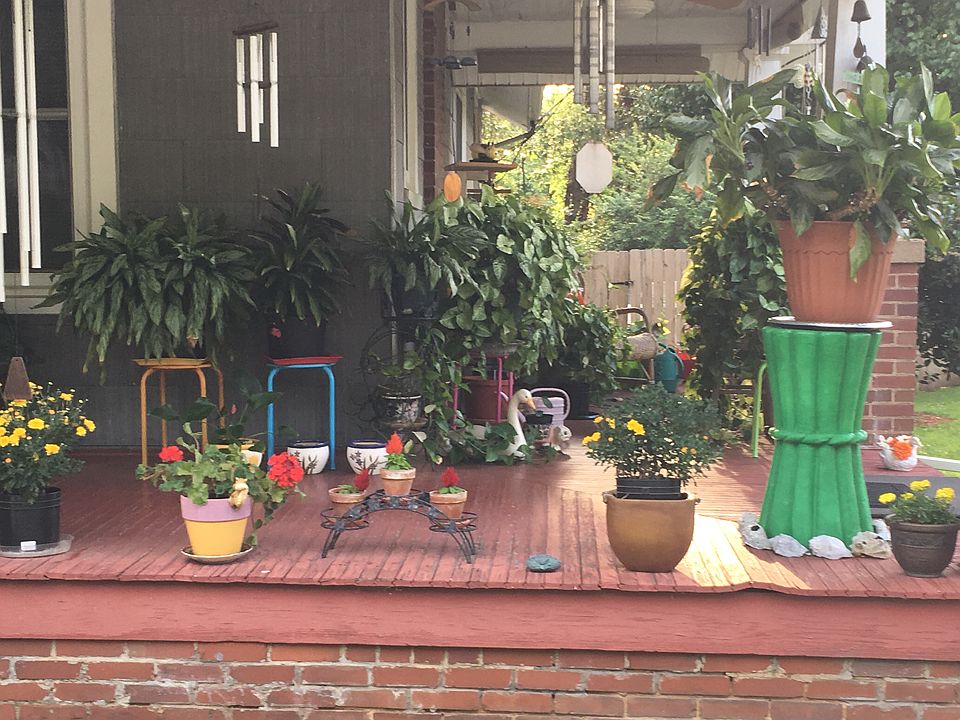 2nd image of 900 Hutton St