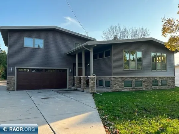 1534 E 39th St, Hibbing, MN 55746