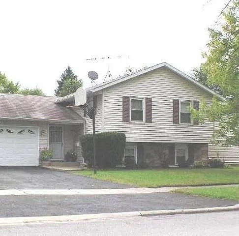 173 Jacobsen Ave photo 1