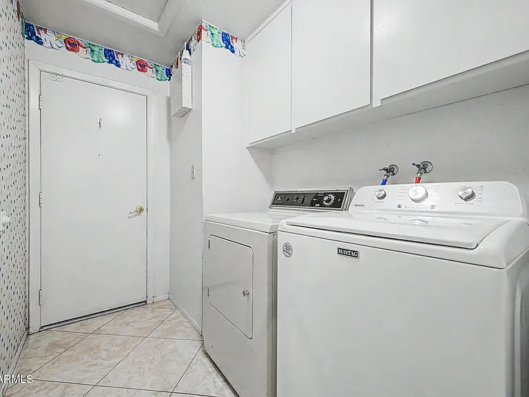 965 E Lamplighter Ln — Photo 13