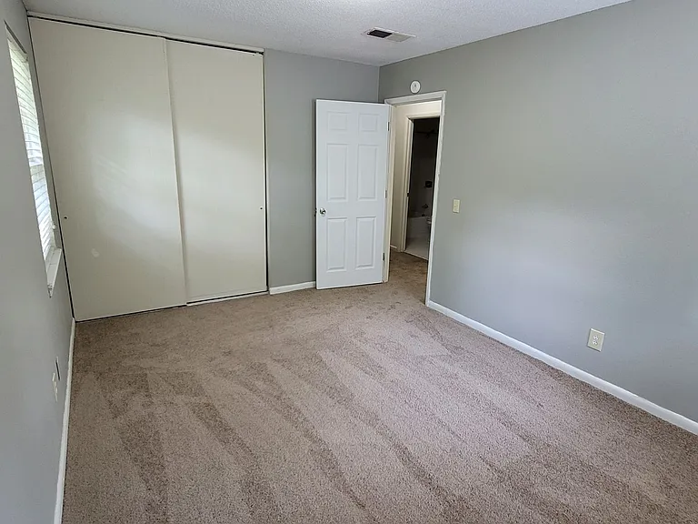 1704 Ashford Ln — Photo 12