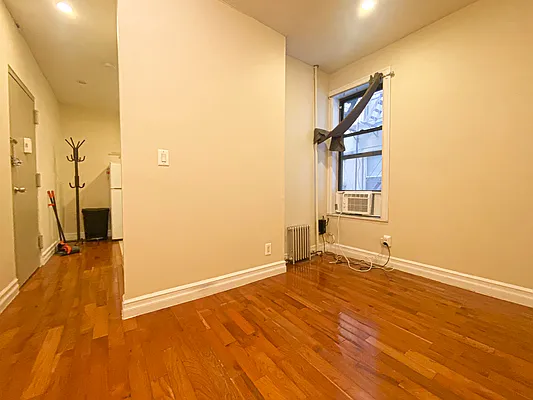 Rented by Sidewalk Realty LLC | media 9