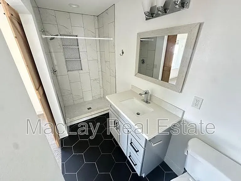 1703 W Lane Ave — Photo 11
