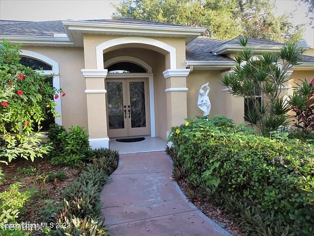 1st image of 396R Lake Victoria Cir