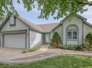 12749 S Hagan Ct, Olathe, KS 66062
