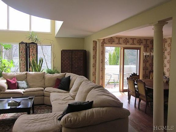 5th image of 160 Winchester Dr