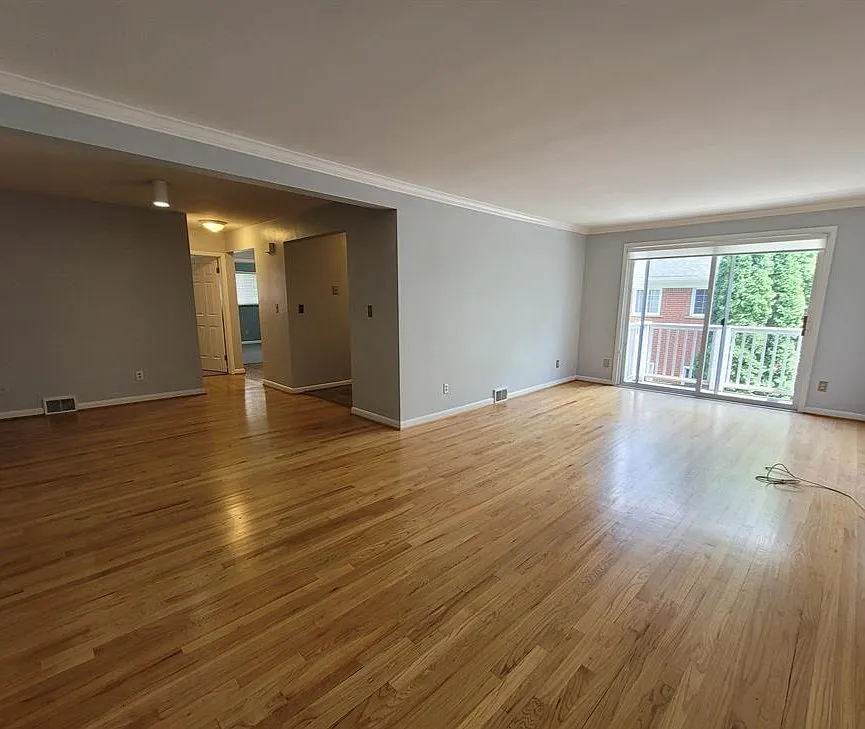2 bed, 1.5 bath, 973 sqft, $1,600 — Photo 2