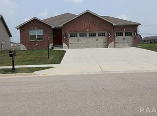 130 Tuscany Ct, Morton, IL 61550