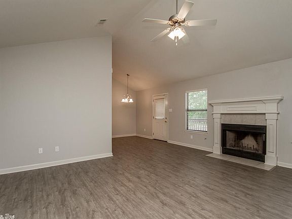 4th image of 105 Blue Jay Dr