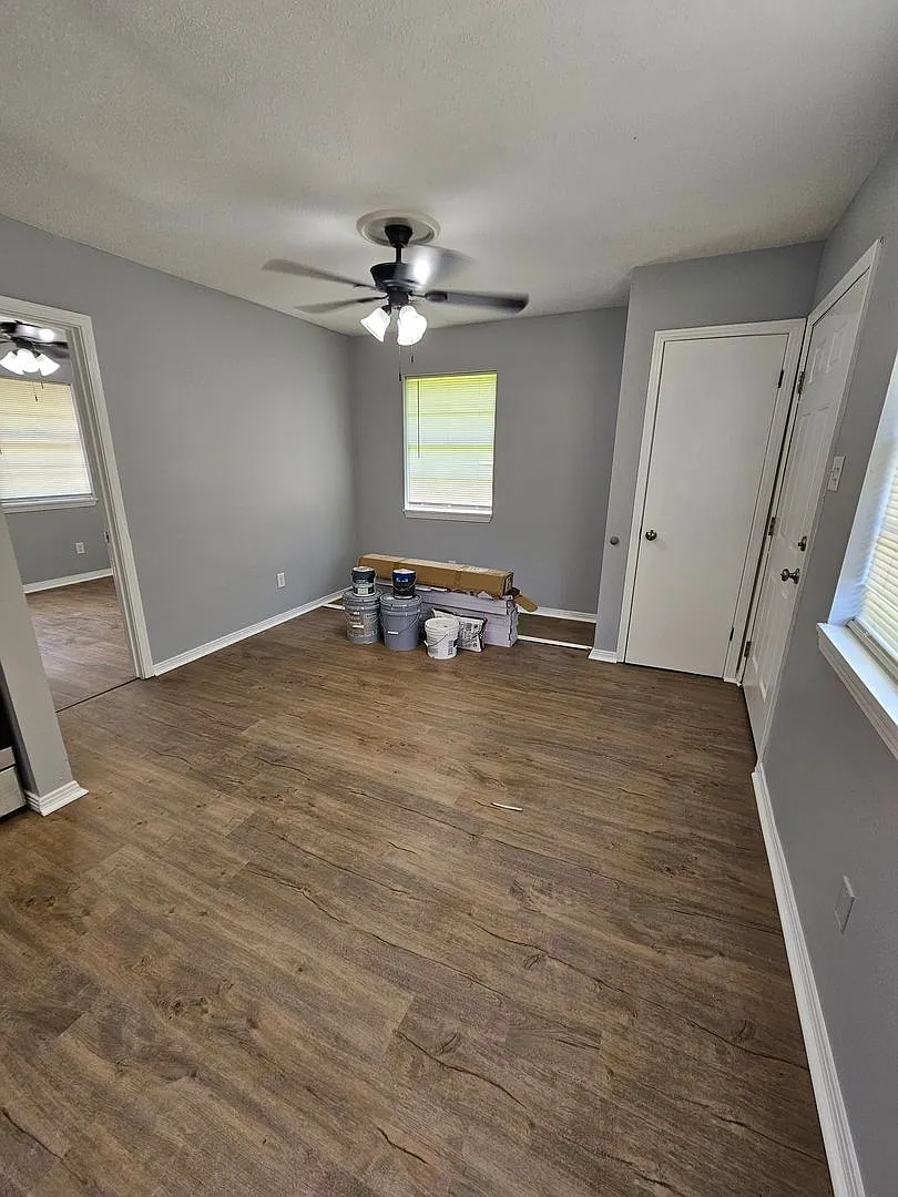 1413 Plummer st — Photo 3