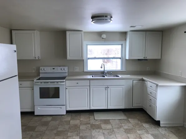 209 1/2 Lem Paul St, Middleville, MI 49333
