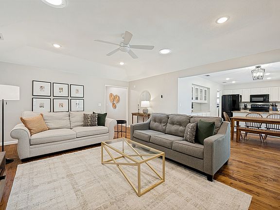 4th image of 8420 Christie Dr