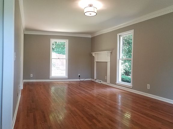 3rd image of 400 Bradley Ct