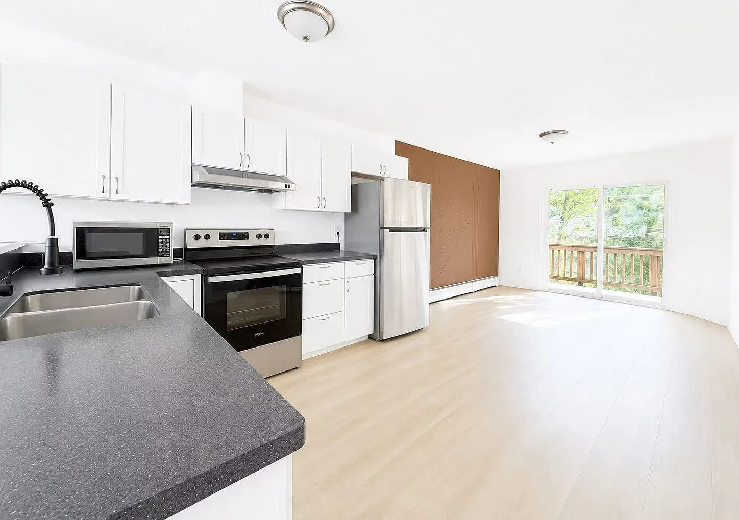 3 bed, 2000 sqft, $3,100 — Photo 3