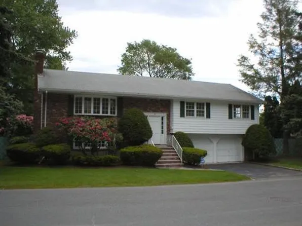 45 Country Club Rd, Stoneham, MA 02180