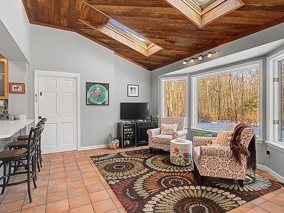 4th image of 499 Plank Road