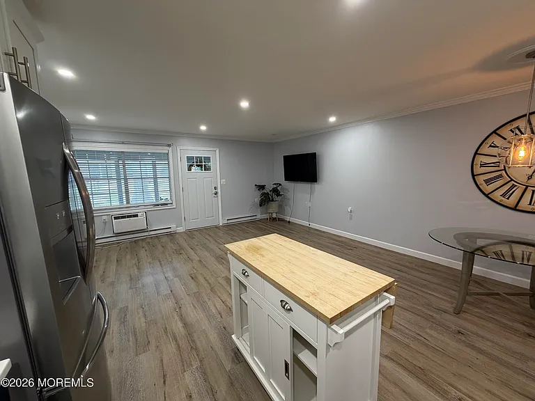 533 E Dartmoor Ct — Photo 6
